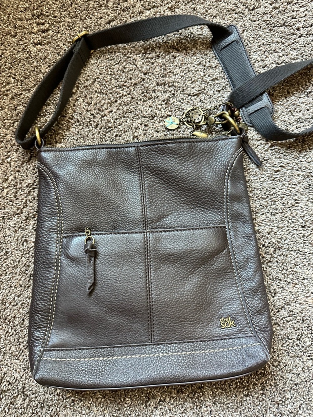 The Sak Brown Pebbled Leather Crossbody Bag Purse Teal Interior Charm Boho